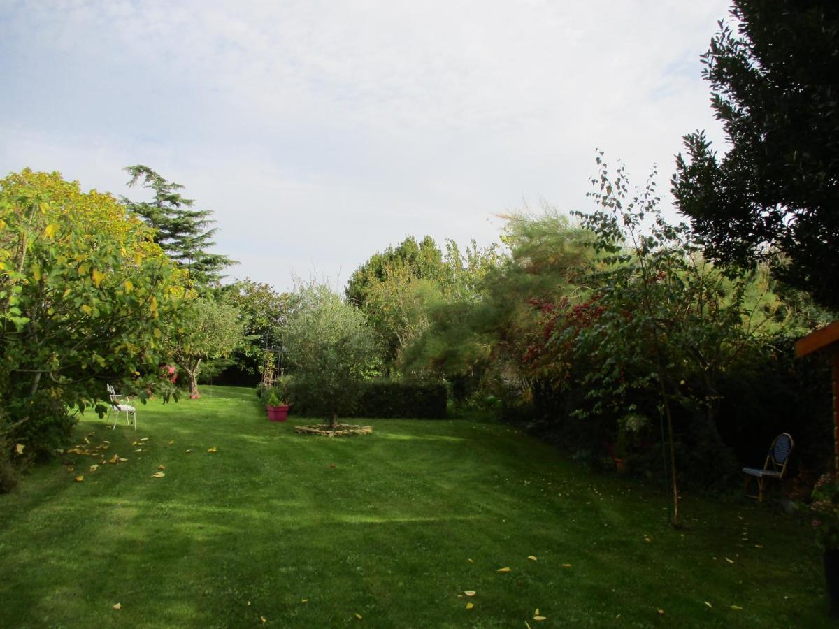 Le Jardin De Camille Panzió Tailleville Kültér fotó